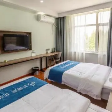 Huaying Hotel (Pingyi Zhongcun Zhongzi Square Branch)