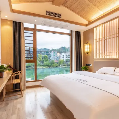 Yuelai River View Homestay (Zhenyuan Ancient Town Scenic Area) Hotels near Zhenyuan Railway Station