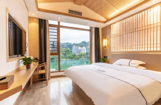 Yuelai River View Homestay (Zhenyuan Ancient Town Scenic Area)