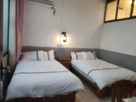 Luoping Jiulong Waterfall Scenic Shanzhai Homestay