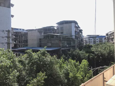 HuanMu Отели рядом с достопримечательностью «Tonglv Passenger Transport Terminal»