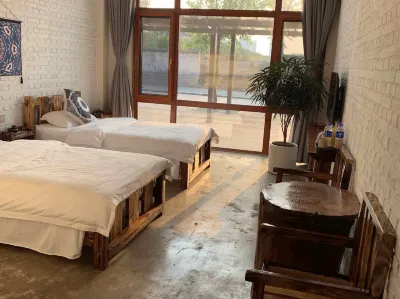 Yilan Fanghua Inn Các khách sạn ở Lư Long