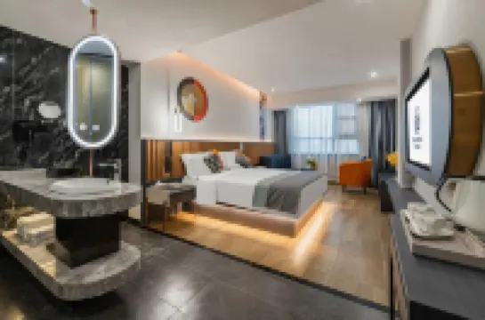 Huasheng Hotel (Haikou Yilong West Road Qilou Old Street Branch)