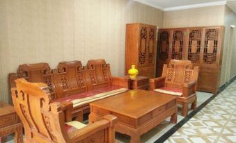 Yongcheng Lily Theme Hotel