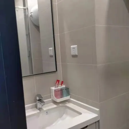 Yiduo Hotel (Xi'an Qujiang University of Science and Technology Metro Branch)