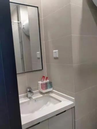 Yiduo Hotel (Xi'an Qujiang University of Science and Technology Metro Branch) Отели рядом с достопримечательностью «Xi'an University of Technology (West Area)»