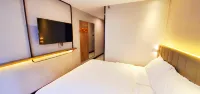 7Days Inn Premium Hotel (Beijing South Railway Station Liujiayao Subway Station) Ξενοδοχεία στην πόλη Jinsong and Panjiayuan Area