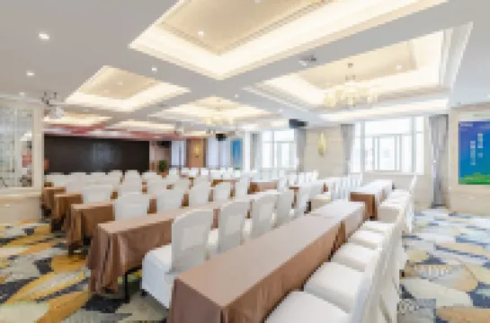 Qionghai Changlong Hotel (Yinhai Zaliang Street)