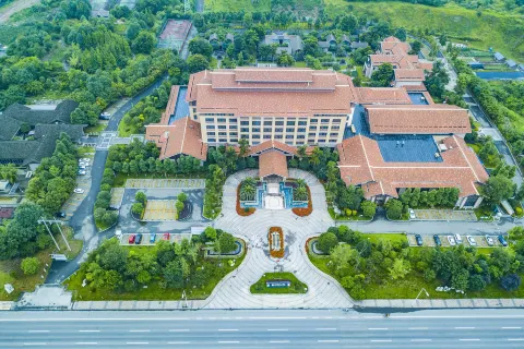Xinjin Celebrity City Hotel