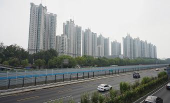 Jingkanglong Hotel(No.2 store, South Gate, Beijing Erwai)