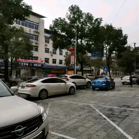 Dongkou Lantian Light Luxury Hotel