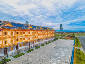 Ethnic International Garden Hotel