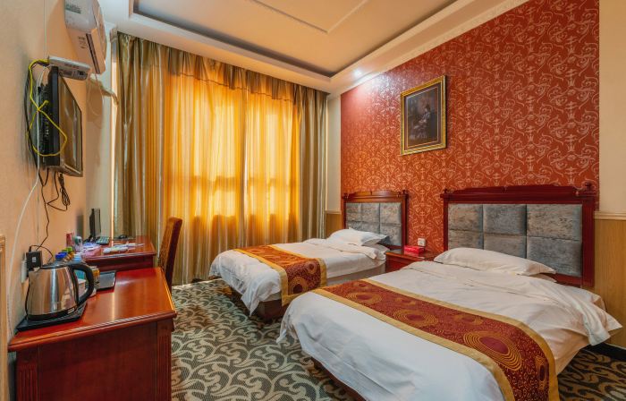Xuhui Business Hotel (Xiping Administration School)
