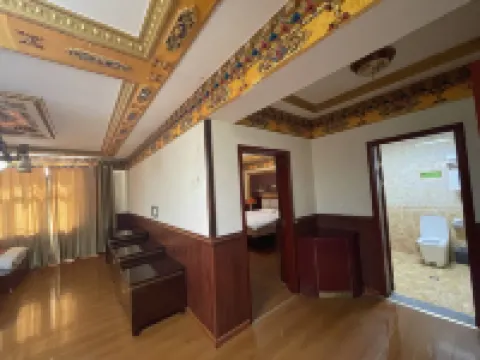 Nangqian Dragon Ball Business Hotel فنادق في نانغ تشيان