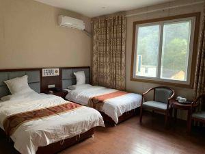 Wushan Dangyang Grand Canyon Hotel