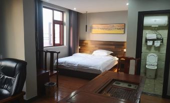 Xinyu Hotel (Shenqiu High-Speed Rail North Station)