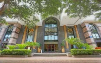 Grand Palace Hotel（Near Guangzhou East Railway Station） Отели в г. Гуанчжоу