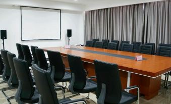 Golden Phoenix Hotel - Housity