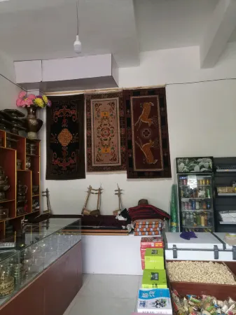 Yanjingzhumulangma Отели рядом с достопримечательностью «Xizang Yanjing Millennium Ancient Salt Field»