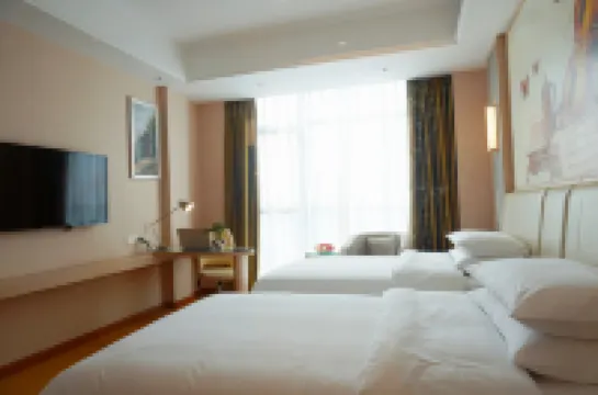 Vienna International Hotel (Luzhou High-speed Railway Station Southwest Trade City)