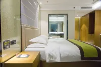 平涼瑞士莛尚品酒店（崆峒區南門什字店） 鄰近平涼市體育運動公園的酒店