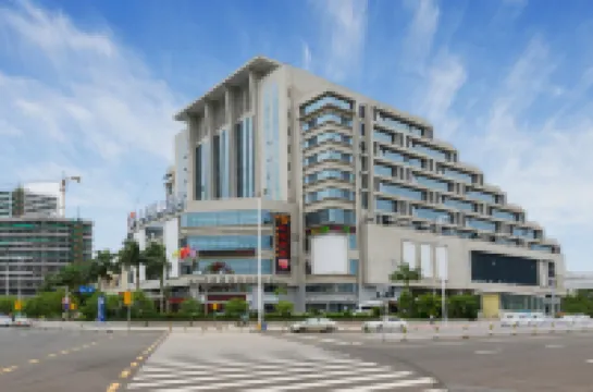 Gold Silver Dragon Hotel Hotels near Haikoudong Railway Station