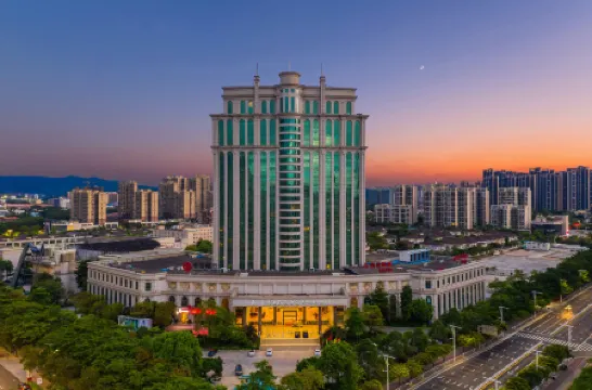 Gladden Hotel Отели рядом с достопримечательностью «Donghu Park»