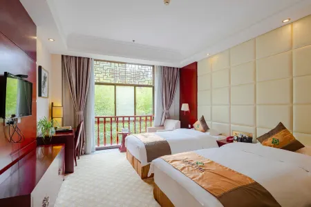 Donghe Hotel Отели рядом с достопримечательностью «Отдел Управления охраны Уезда Чуанбэ, национальный природный заповедник Юньнань Циншань»