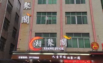 A large building with signs in an Asian language is located on the front and side walk at Kaiserdom Hotel (Guangzhou Baiyun Airport)