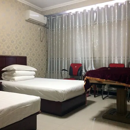 Lingbao Juxinyuan Business Hotel