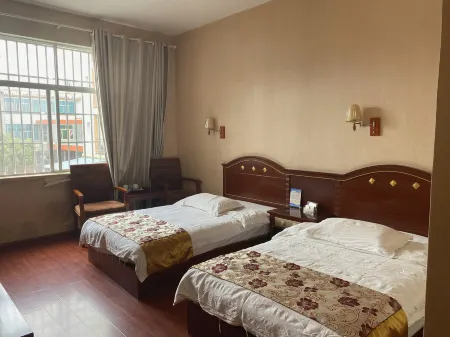 Lianghe Zhuyuan Hotel Отели в г. Лианхэ