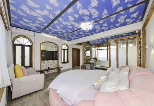 Meet Huakai Smart Homestay