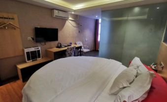 Yixuan Hotel (Shenzhen East Railway Station Buji Old Street)