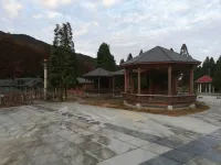 Lushan Huajiacun Homestay Hotels near Five Old Men Peaks