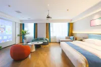 in Hotel (Xiangyang Erqi Store)