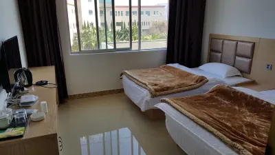 Huaning Hongxuan Hotel Hotels near Huaningxian Library