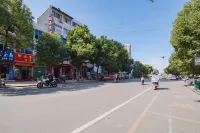 Neixiang Yixin Business Hotel