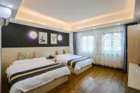 Haikou Xiehou Boutique Homestay (Bell Tower Qilou Old Street Branch)