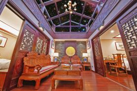 Fenghuangcheng Old Siheyuan Hotel