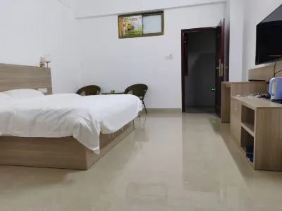 Ledong Hongyun Apartment Отели рядом со станцией Семинар