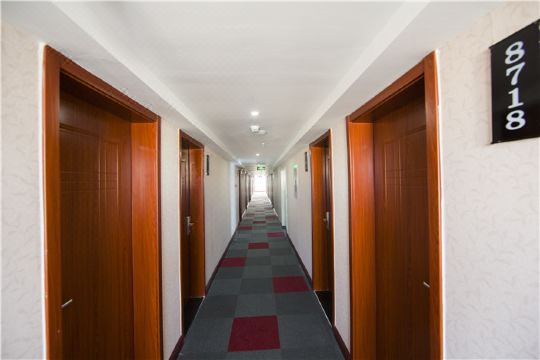 땡큐 호텔 (옌타이 다룬파 기차역)