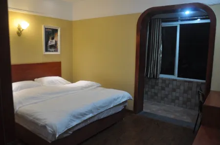 Weiluona Hotel Отели рядом с достопримечательностью «Peng'an Jialing First Hometown Scenic Area Scenic Area Management Bureau»