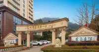 First Forest Hot Spring Hotel FLOWER BAY Отели рядом с достопримечательностью «Горячая Источники 1-й деревни Цуй Ван»