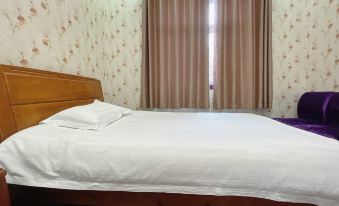 Gongyi Baoshi Business Hotel