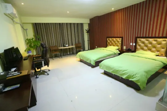 Linzhang Crown Holiday Hotel