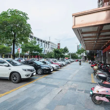 Jiaheyue Hotel (Guigang International Shenghuo Port High Speed Railway Station)