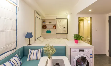 Smart Bear Hotel (Dalian Railway Station Zhongshan Square Subway Station Branch)