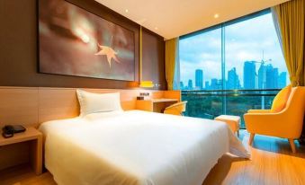 IU Hotel Xiangyang Laohekou East Street (formerly The Tophams Hotel new beacon) - Housity