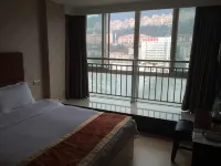 Yiju Hotel (Bazhong City Square Bus Terminal Area) - Bjergudsigt