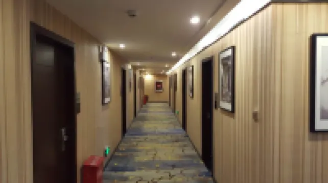 Xingyi Lianshang Theme Hotel